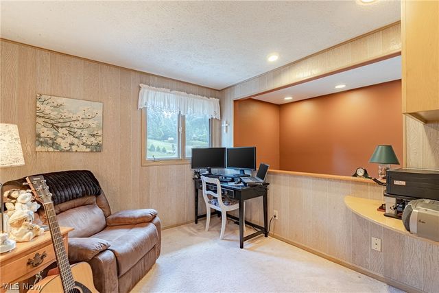 8515 Scenicridge Avenue NW, Clinton, OH 44216