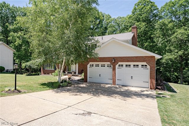 8515 Scenicridge Avenue NW, Clinton, OH 44216