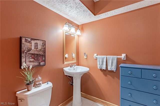 8515 Scenicridge Avenue NW, Clinton, OH 44216