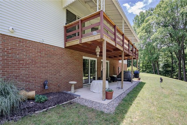 8515 Scenicridge Avenue NW, Clinton, OH 44216