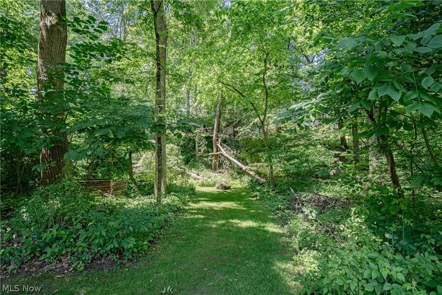 8515 Scenicridge Avenue NW, Clinton, OH 44216