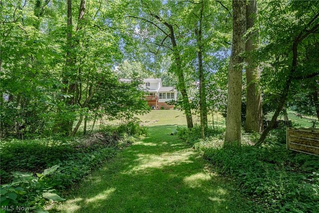 8515 Scenicridge Avenue NW, Clinton, OH 44216