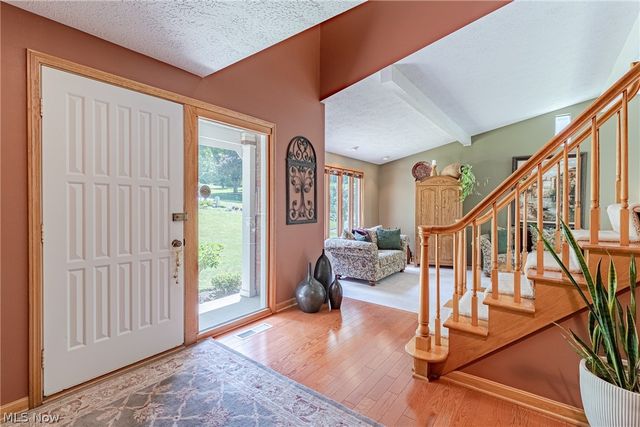 8515 Scenicridge Avenue NW, Clinton, OH 44216