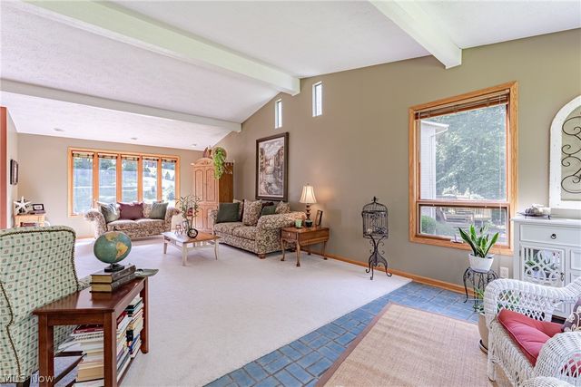 8515 Scenicridge Avenue NW, Clinton, OH 44216