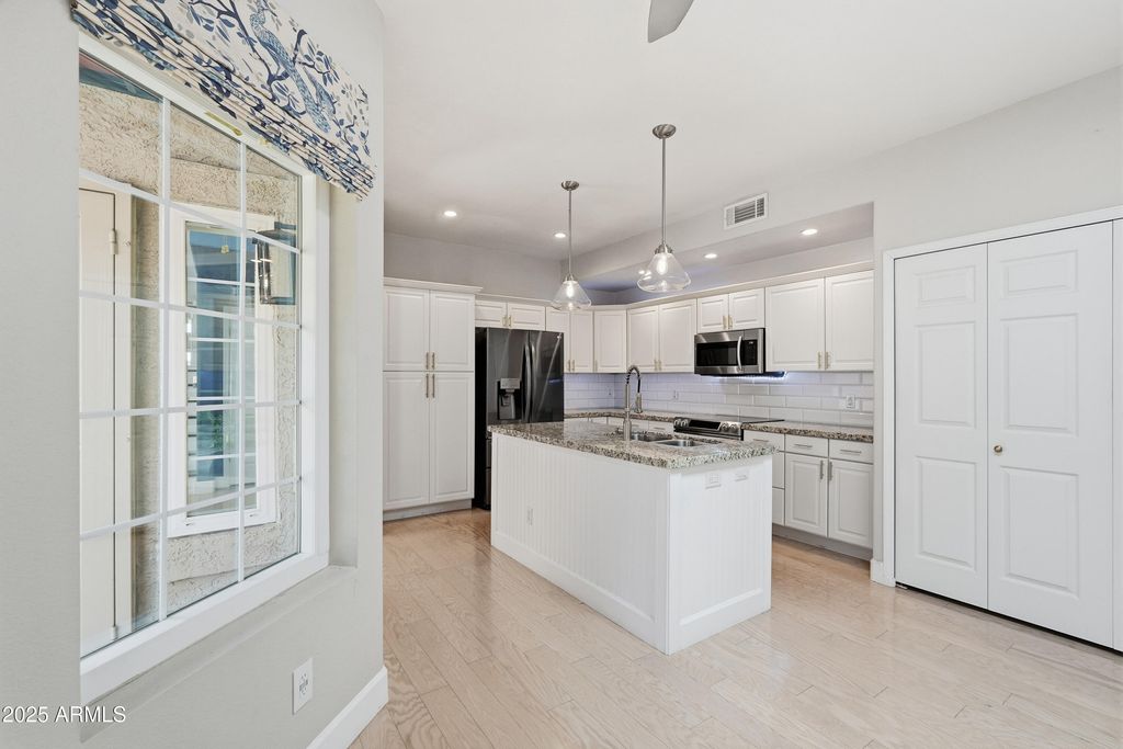 9034 W PORT ROYALE Lane, Peoria, AZ 85381 — photo 5