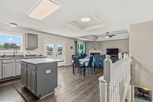4048 W Falcon Drive, Battlefield, MO 65619