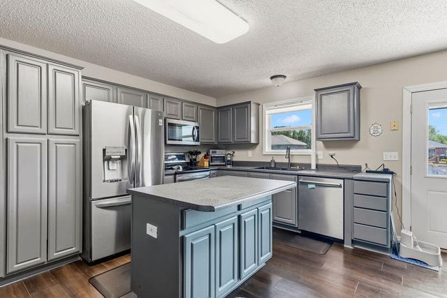 4048 W Falcon Drive, Battlefield, MO 65619