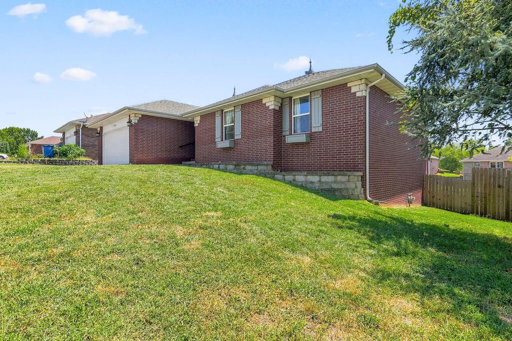 4048 W Falcon Drive, Battlefield, MO 65619