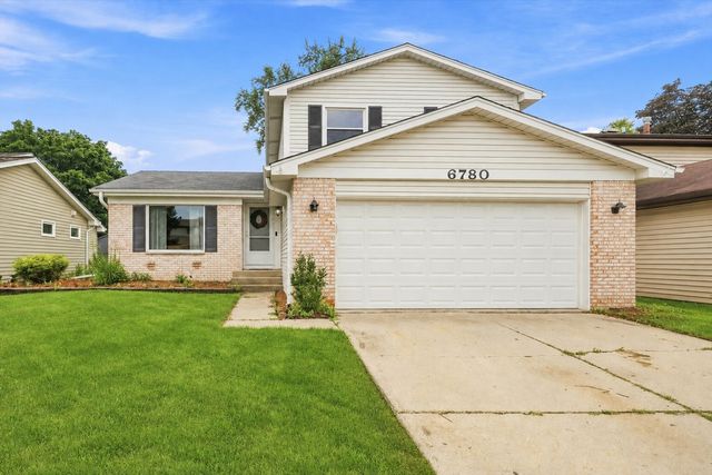 6780 Redwing Drive, Woodridge, IL 60517
