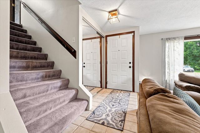 6780 Redwing Drive, Woodridge, IL 60517