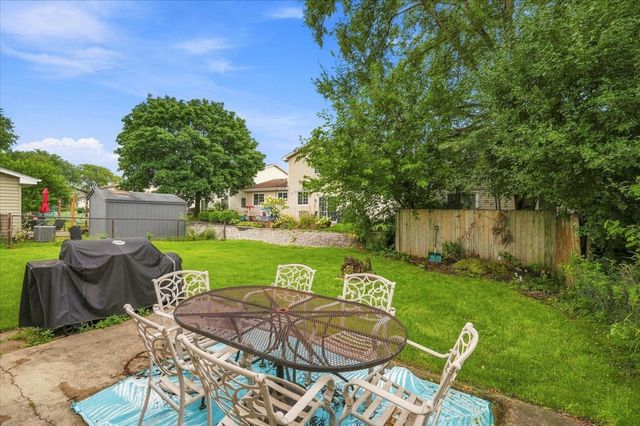 6780 Redwing Drive, Woodridge, IL 60517