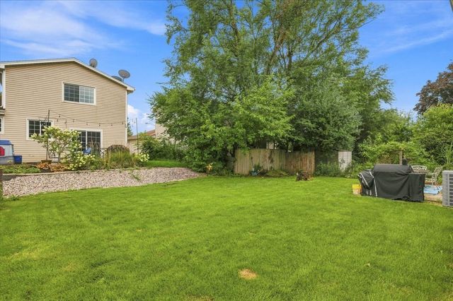 6780 Redwing Drive, Woodridge, IL 60517