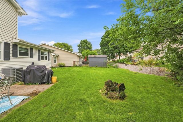 6780 Redwing Drive, Woodridge, IL 60517