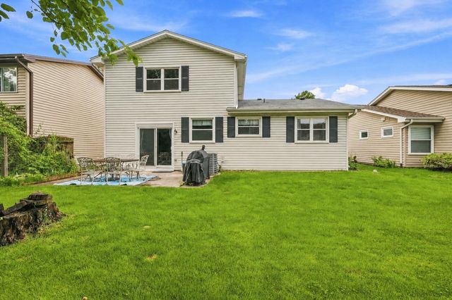 6780 Redwing Drive, Woodridge, IL 60517
