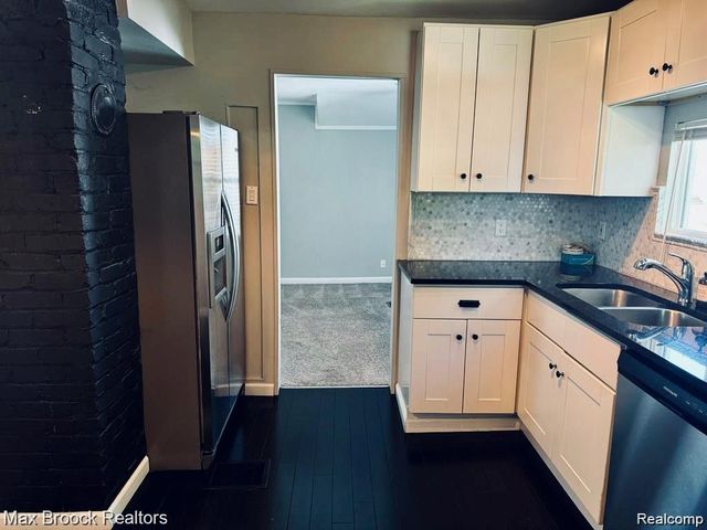 465 E Oakridge Street, Ferndale, MI 48220