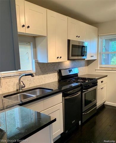 465 E Oakridge Street, Ferndale, MI 48220