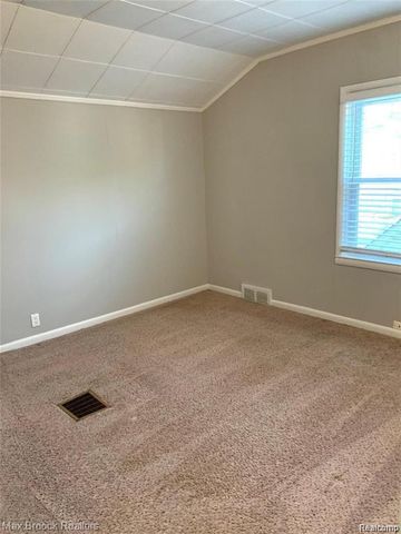 465 E Oakridge Street, Ferndale, MI 48220