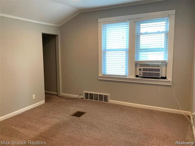 465 E Oakridge Street, Ferndale, MI 48220