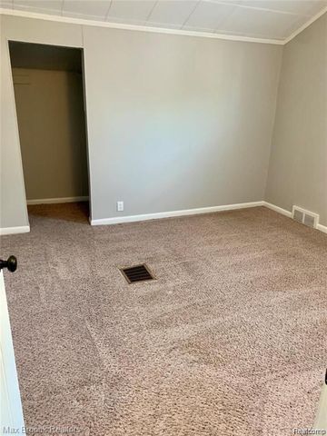 465 E Oakridge Street, Ferndale, MI 48220