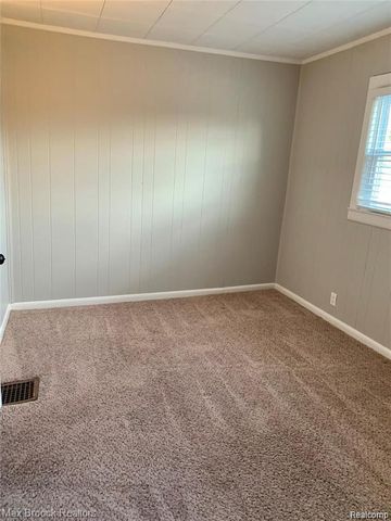 465 E Oakridge Street, Ferndale, MI 48220