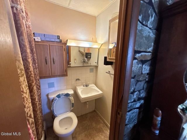 27 Franklin Street, Gloversville, NY 12078