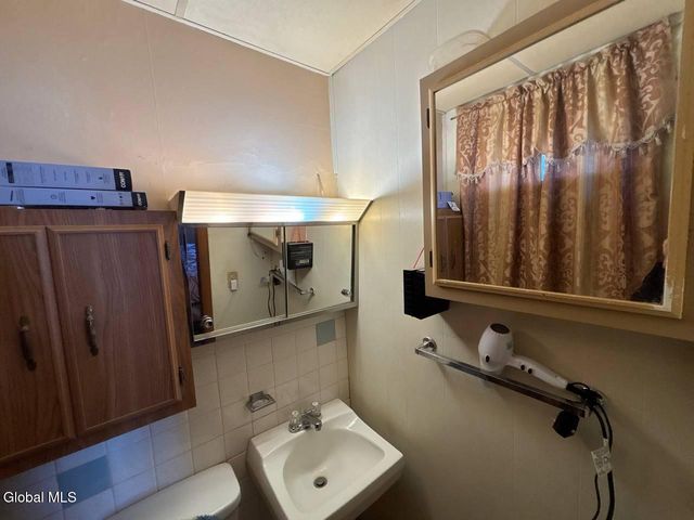 27 Franklin Street, Gloversville, NY 12078