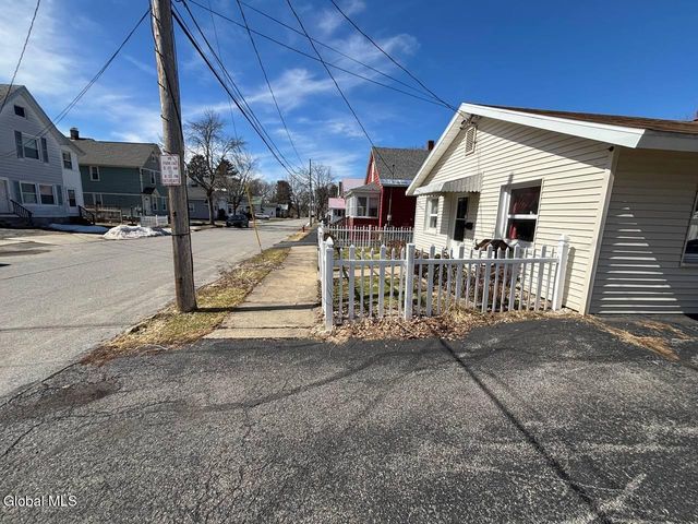 27 Franklin Street, Gloversville, NY 12078