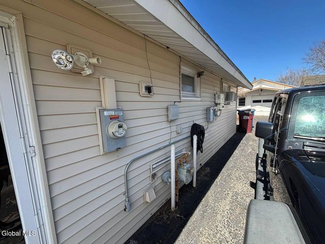 27 Franklin Street, Gloversville, NY 12078