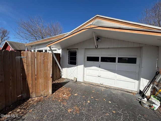 27 Franklin Street, Gloversville, NY 12078