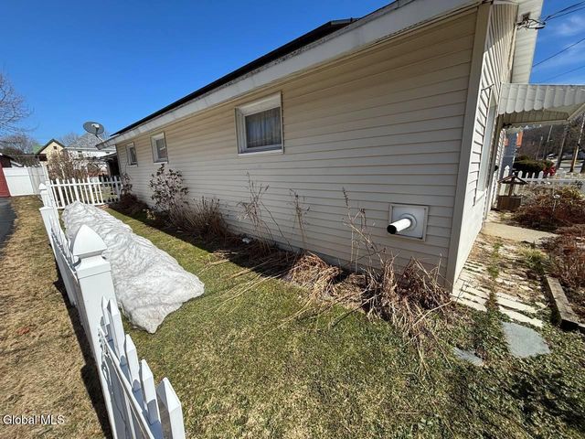 27 Franklin Street, Gloversville, NY 12078