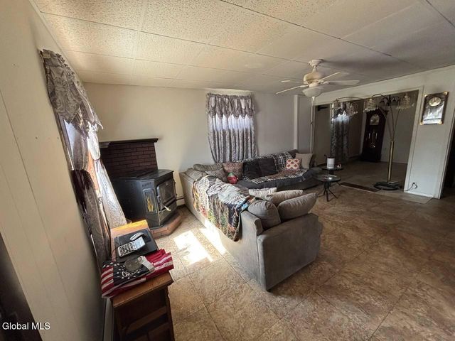 27 Franklin Street, Gloversville, NY 12078