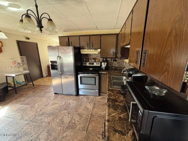 27 Franklin Street, Gloversville, NY 12078