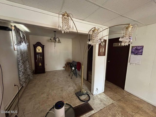 27 Franklin Street, Gloversville, NY 12078