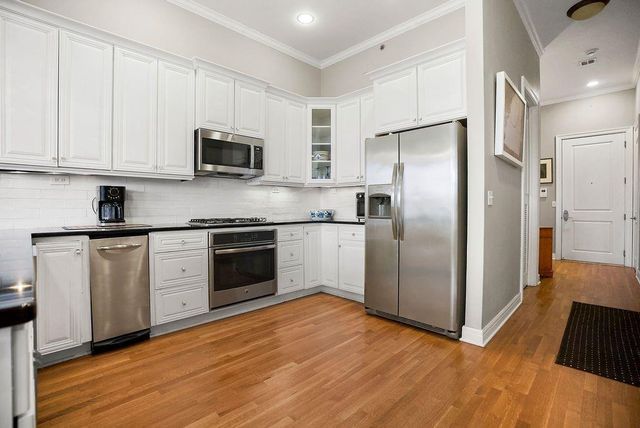 10531 Mission Road 301, Leawood, KS 66206