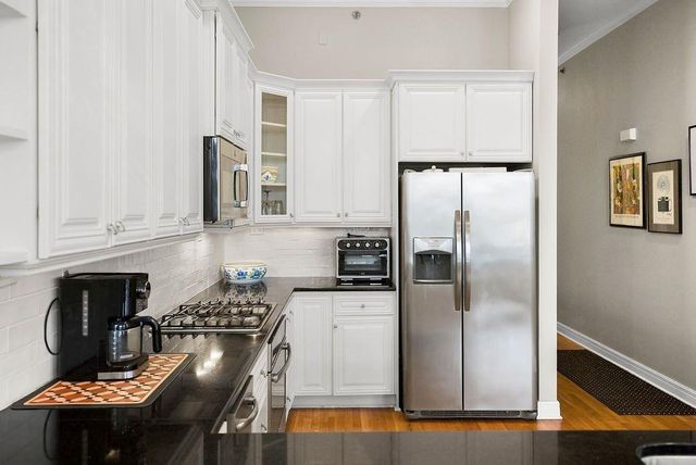 10531 Mission Road 301, Leawood, KS 66206