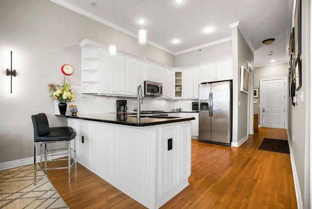 10531 Mission Road 301, Leawood, KS 66206