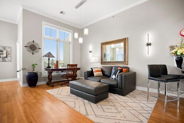 10531 Mission Road 301, Leawood, KS 66206