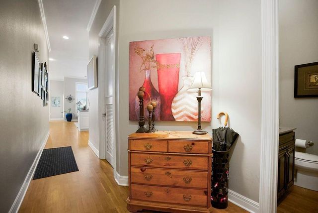 10531 Mission Road 301, Leawood, KS 66206