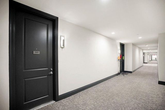 10531 Mission Road 301, Leawood, KS 66206