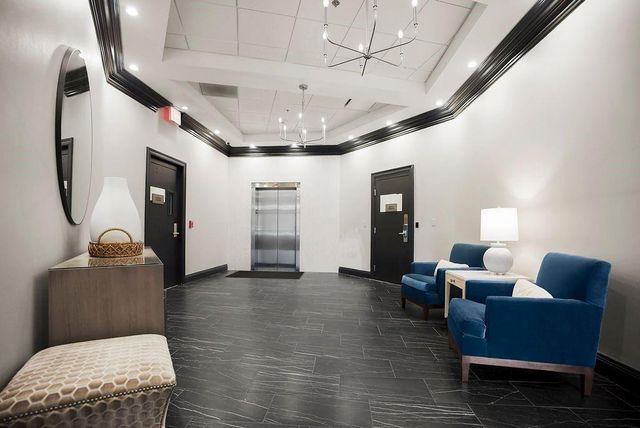 10531 Mission Road 301, Leawood, KS 66206