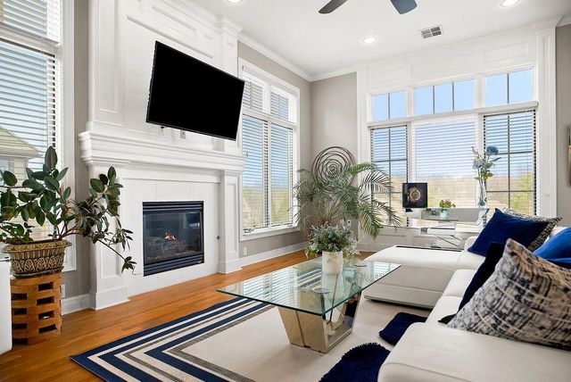 10531 Mission Road 301, Leawood, KS 66206