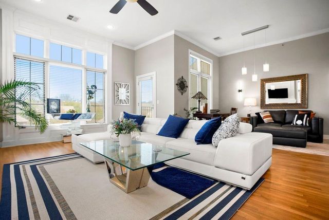 10531 Mission Road 301, Leawood, KS 66206