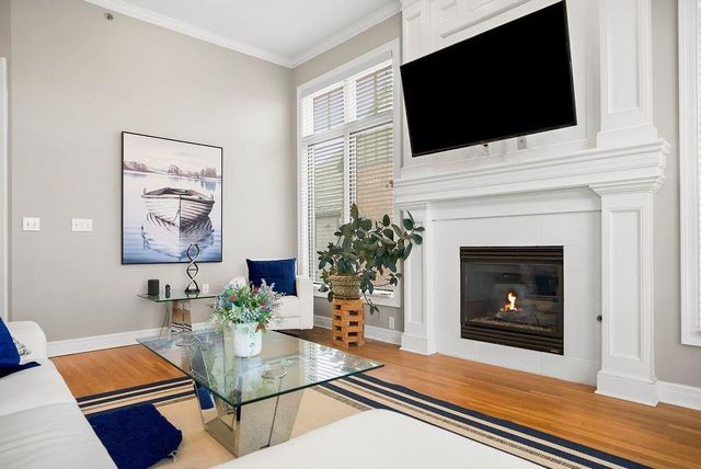 10531 Mission Road 301, Leawood, KS 66206