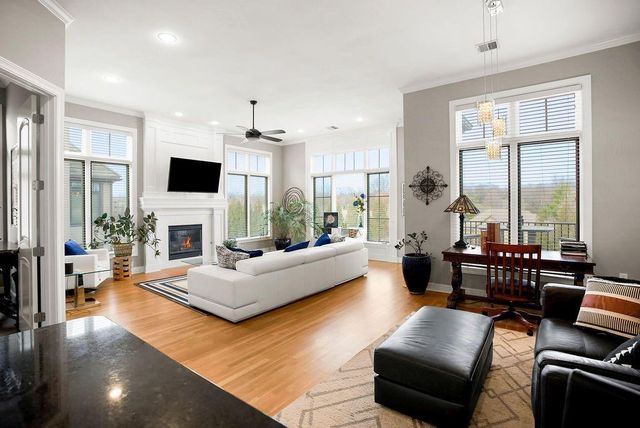 10531 Mission Road 301, Leawood, KS 66206