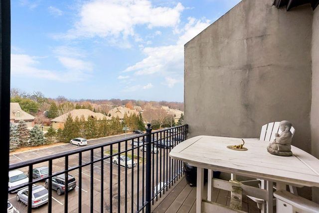 10531 Mission Road 301, Leawood, KS 66206