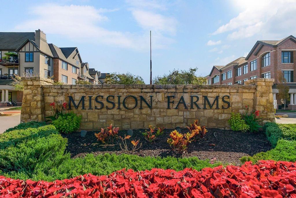 10531 Mission Road 301, Leawood, KS 66206