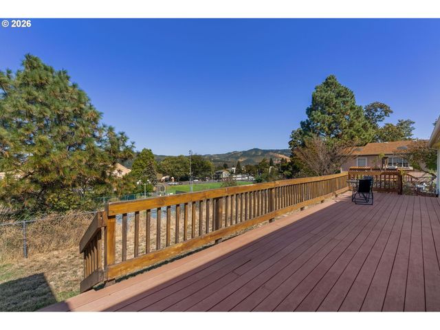 1606 TAYLOR Ave, Hood River, OR 97031