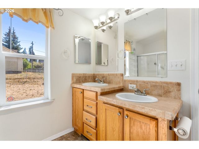 1606 TAYLOR Ave, Hood River, OR 97031