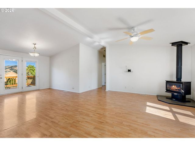 1606 TAYLOR Ave, Hood River, OR 97031
