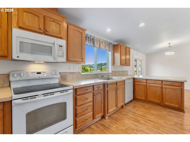 1606 TAYLOR Ave, Hood River, OR 97031